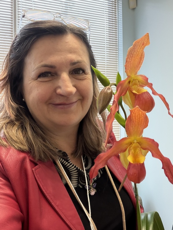 Alina Furtak with a Phragmipedium hybrid at judging